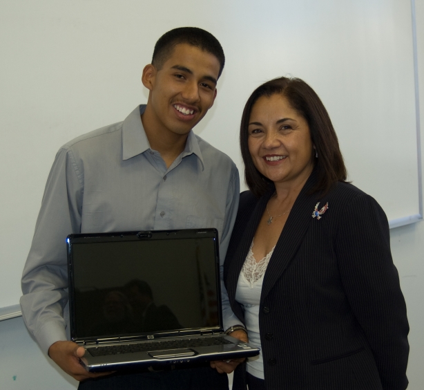 Esteban received his new computer that helped him get a 3.0 GPA his first year at UC San Diego.